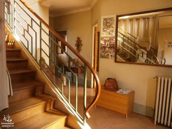 Issy les Moulineaux. Belle maison de ville de 200 m² avec jardin et garage