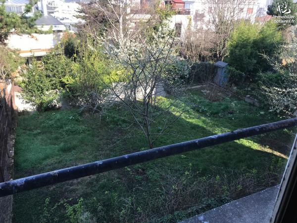 Issy les Moulineaux. Belle maison de ville de 200 m² avec jardin et garage