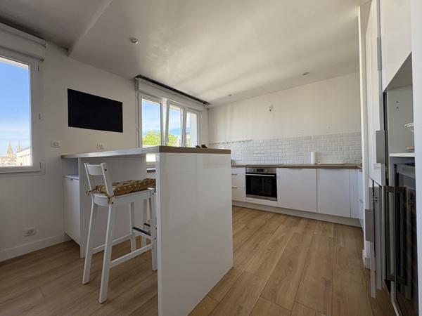 Appartement à louer 850 € CC QUIMPER 3 p 80 m² DPE E
