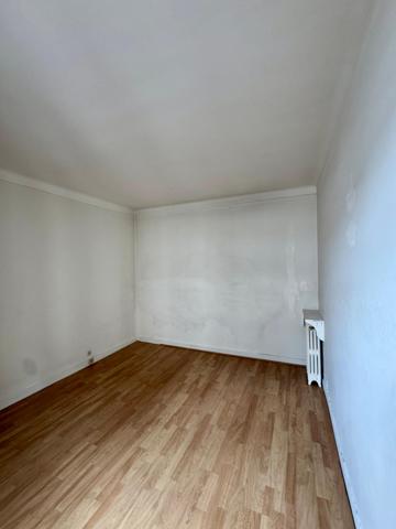 2 pièces à rafraichir a Asnieres sur Seine