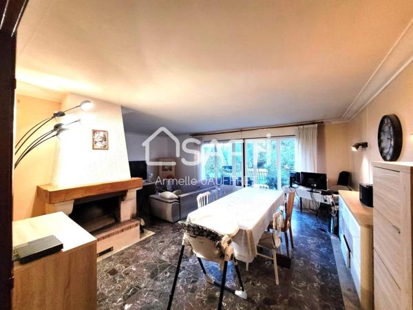 Cadre calme et verdoyant et proximité des écoles.