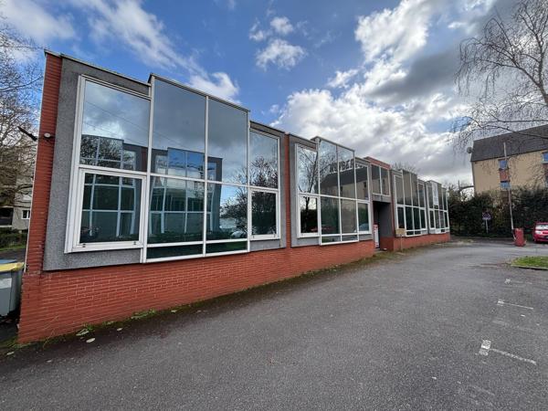 Bâtiment de bureaux indépendant à louer à Orvault avec parking sécurisé