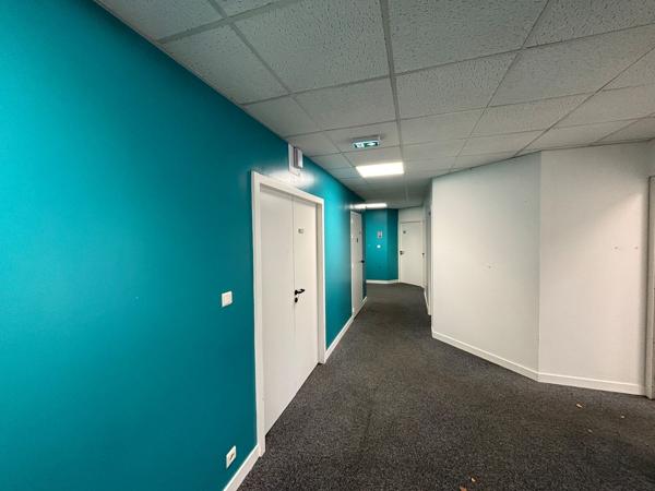 Bâtiment de bureaux indépendant à louer à Orvault avec parking sécurisé