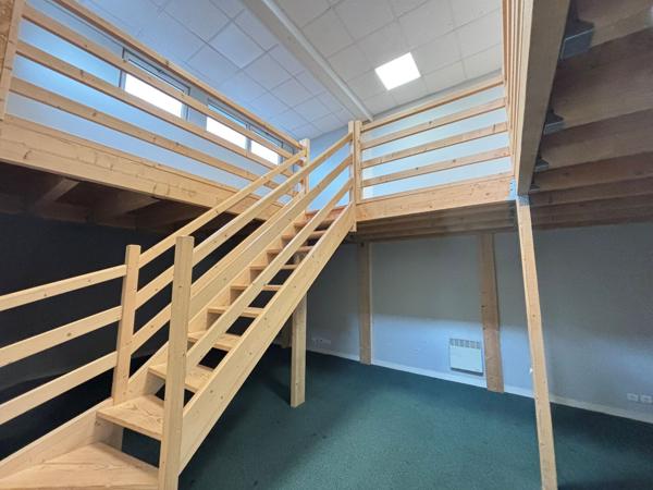 Bâtiment de bureaux indépendant à louer à Orvault avec parking sécurisé