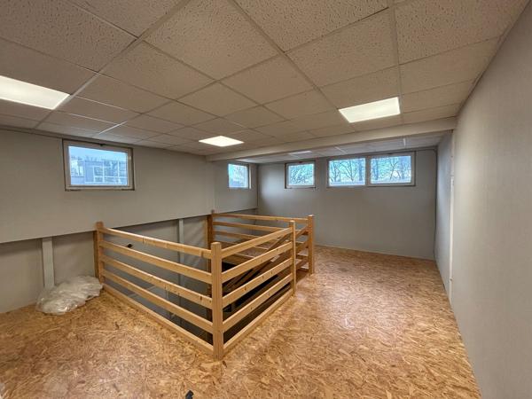 Bâtiment de bureaux indépendant à louer à Orvault avec parking sécurisé