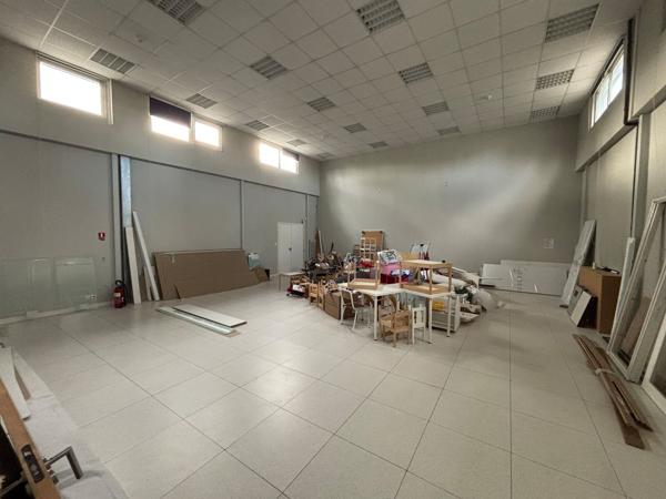 Bâtiment de bureaux indépendant à louer à Orvault avec parking sécurisé