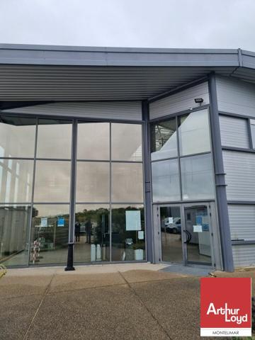 SAINT-PAUL-TROIS-CHÂTEAUX - A VENDRE BÂTIMENT INDÉPENDANT DE BUREAUX SUR DEUX NIVEAUX AVEC ATELIER