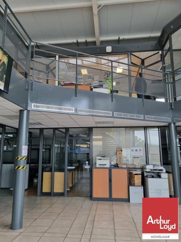SAINT-PAUL-TROIS-CHÂTEAUX - A VENDRE BÂTIMENT INDÉPENDANT DE BUREAUX SUR DEUX NIVEAUX AVEC ATELIER