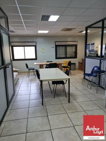 SAINT-PAUL-TROIS-CHÂTEAUX - A VENDRE BÂTIMENT INDÉPENDANT DE BUREAUX SUR DEUX NIVEAUX AVEC ATELIER