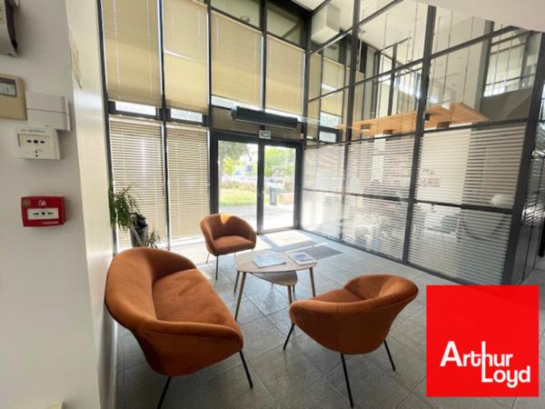 Bureaux à louer en rez-de-chaussée à Montpellier proche tramway et parkings