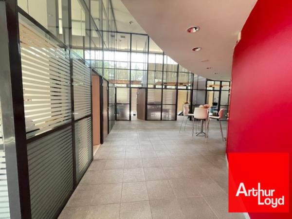 Bureaux à louer en rez-de-chaussée à Montpellier proche tramway et parkings
