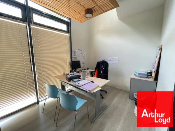 Bureaux à louer en rez-de-chaussée à Montpellier proche tramway et parkings