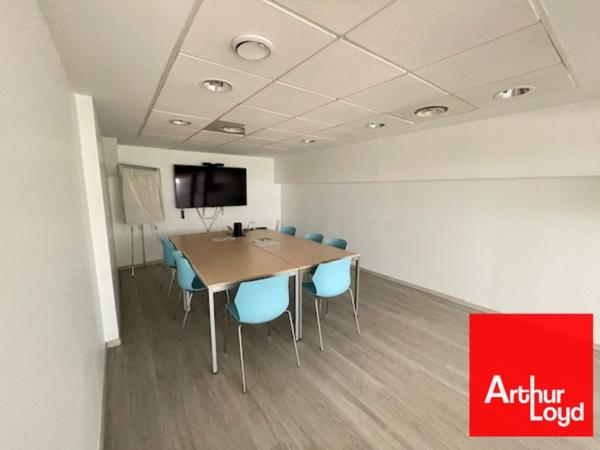 Bureaux à louer en rez-de-chaussée à Montpellier proche tramway et parkings