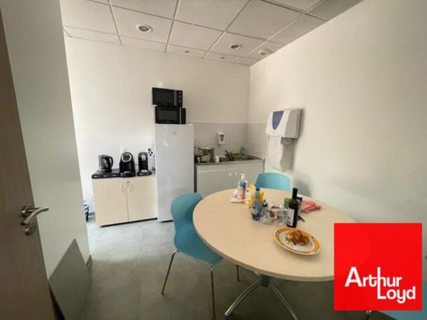 Bureaux à louer en rez-de-chaussée à Montpellier proche tramway et parkings