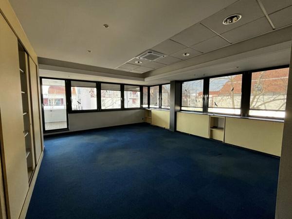 BUREAUX à VENDRE de 367 m²