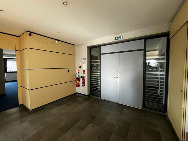BUREAUX à VENDRE de 367 m²