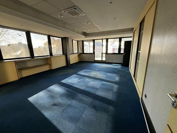BUREAUX à VENDRE de 367 m²