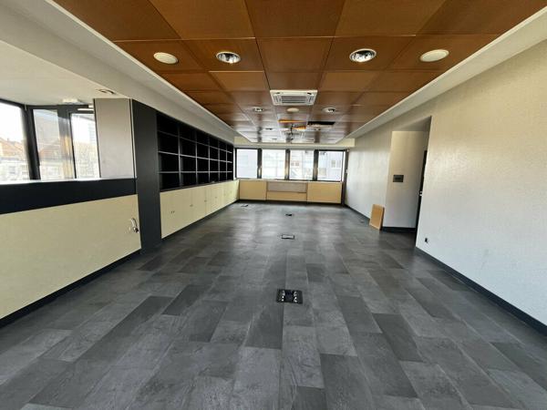 BUREAUX à VENDRE de 367 m²
