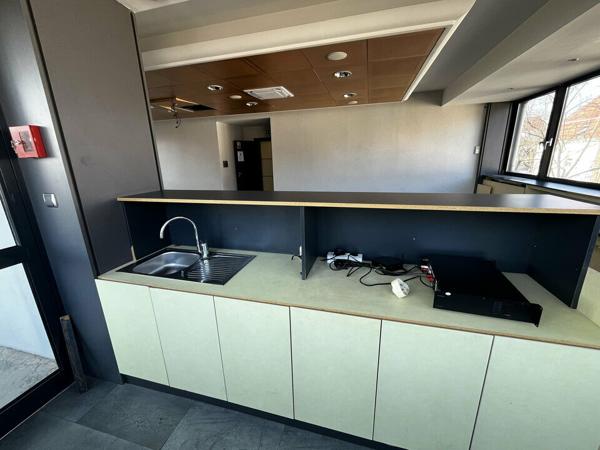 BUREAUX à VENDRE de 367 m²