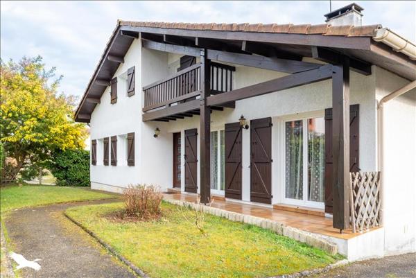 Maison à vendre 365 000 € Saint-Pierre-du-Mont 7 p 179 m² DPE D