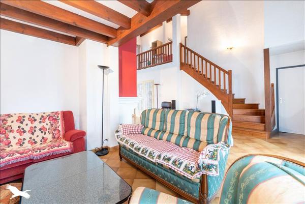 Maison à vendre 365 000 € Saint-Pierre-du-Mont 7 p 179 m² DPE D