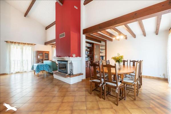 Maison à vendre 365 000 € Saint-Pierre-du-Mont 7 p 179 m² DPE D