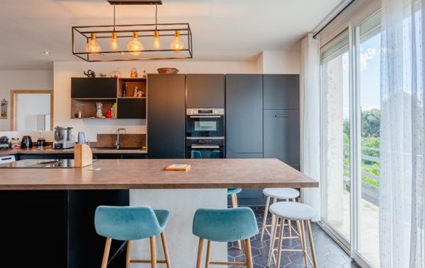 Vente Maison totalement réonvée avec goût rénové(e) Beziers   