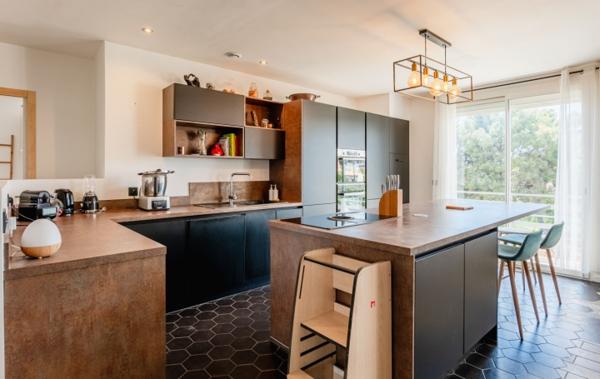Vente Maison totalement réonvée avec goût rénové(e) Beziers   