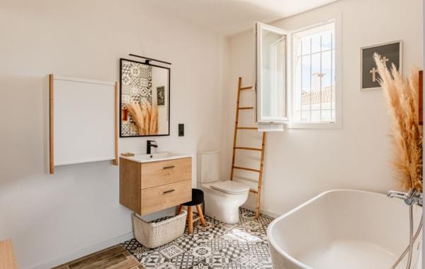 Vente Maison totalement réonvée avec goût rénové(e) Beziers   