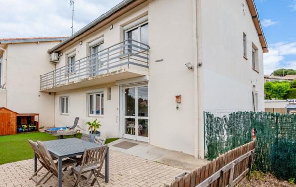 Vente Maison totalement réonvée avec goût rénové(e) Beziers   