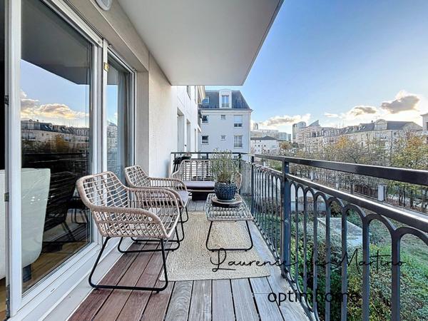 Appartement de 107 m2 rénovés avec suite parentale, terrasse, cave et parkings - Champs-Philippe -