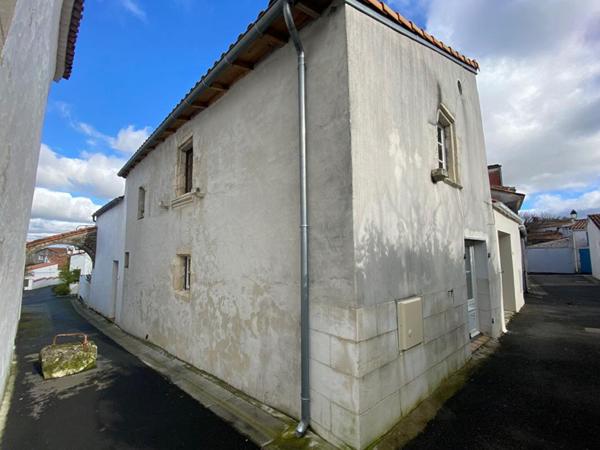 EXCLUSIVITÉ Maison  dans le centre ville de Mornac Sur Seudre 55 m2