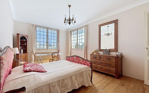 Maison à vendre    7 pièces •  La Rochelle