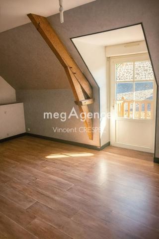 Maison à AMBRIERES-LES-VALLEES, 53300 - 6 pièces 146m²