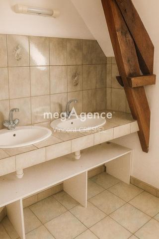 Maison à AMBRIERES-LES-VALLEES, 53300 - 6 pièces 146m²