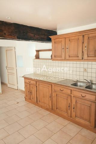 Maison à AMBRIERES-LES-VALLEES, 53300 - 6 pièces 146m²