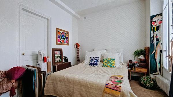 APPARTEMENT ATYPIQUE AVEC COURETTE PRIVATIVE