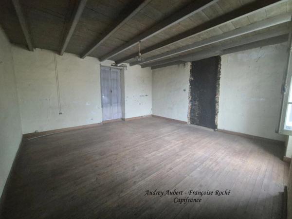 Maison à vendre 6 pièces LUSSANT (17)