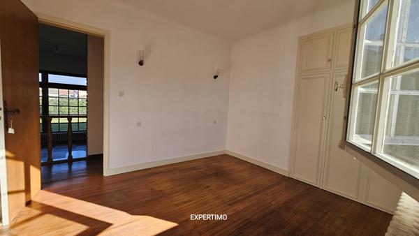 Tonneins (47400) Plain pied 3 chambres, jardin arboré et potager, puits, garage et dépendances proximité des commerces