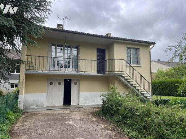 A vendre à VIVONNE, Un pavillon sur sous-sol au sein d'un terrain de 910m²