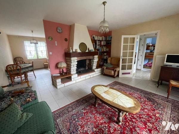 A vendre à VIVONNE, Un pavillon sur sous-sol au sein d'un terrain de 910m²