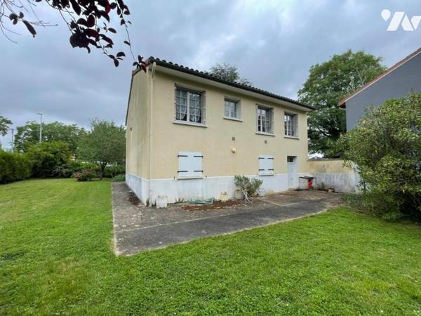 A vendre à VIVONNE, Un pavillon sur sous-sol au sein d'un terrain de 910m²