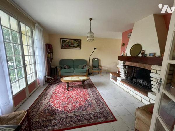 A vendre à VIVONNE, Un pavillon sur sous-sol au sein d'un terrain de 910m²