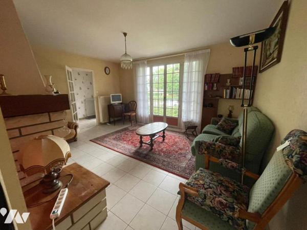 A vendre à VIVONNE, Un pavillon sur sous-sol au sein d'un terrain de 910m²