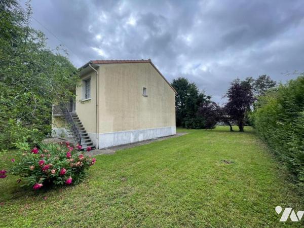 A vendre à VIVONNE, Un pavillon sur sous-sol au sein d'un terrain de 910m²
