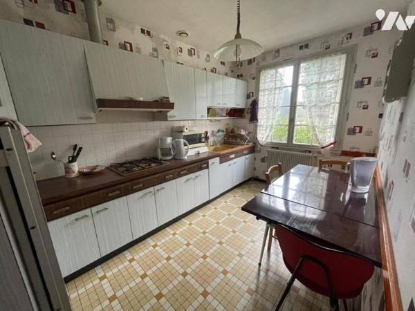 A vendre à VIVONNE, Un pavillon sur sous-sol au sein d'un terrain de 910m²