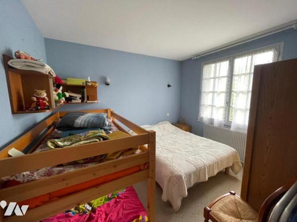 A vendre à VIVONNE, Un pavillon sur sous-sol au sein d'un terrain de 910m²