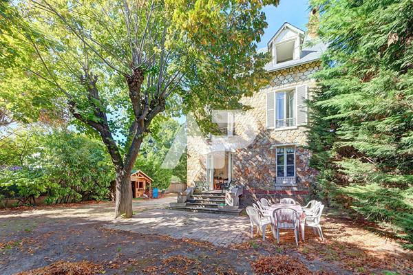 Maison Rueil Malmaison 8 pièce(s) 215 m2 1 595 000 € **  - Référence  20127