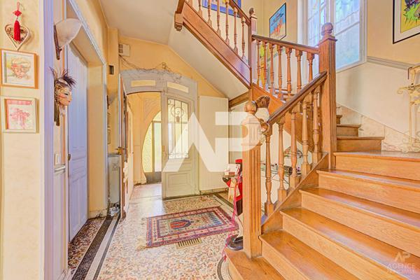 Maison Rueil Malmaison 8 pièce(s) 215 m2 1 595 000 € **  - Référence  20127