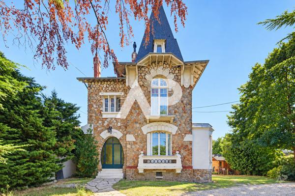 Maison Rueil Malmaison 8 pièce(s) 215 m2 1 595 000 € **  - Référence  20127